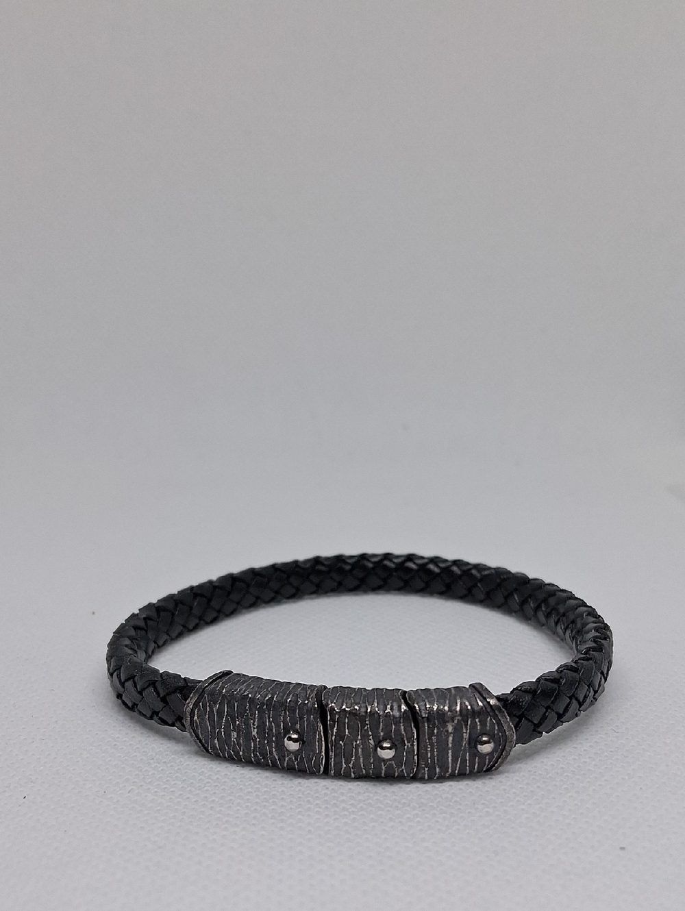 Lynx Men's Braided Black Leather Bracelet with Textured Metal Clasp